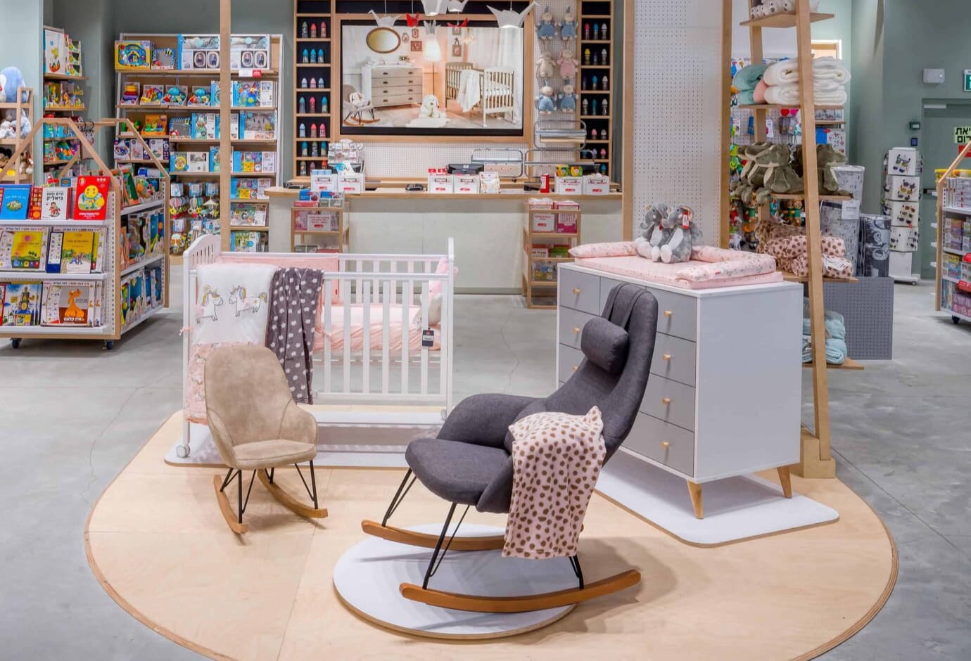 מה אנחנו יכולות ללמוד מעיצוב חללים מסחריים?